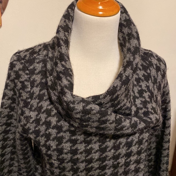 MAX STUDIO wool blend long sweater jacket. Black and gray herringbone. Size US M - Picture 2 of 10